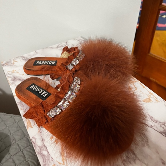 Fluffy Slip-on Slides - Picture 3 of 3